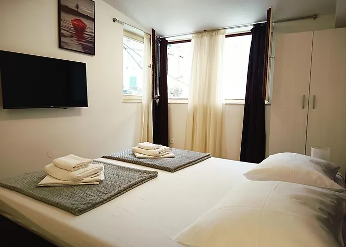 Apartman Kod Urara - At The Watchmaker's Place